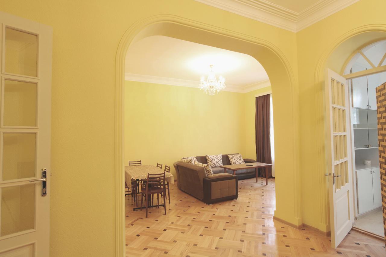 Apartment At Stalin House Tbiliszi Kültér fotó